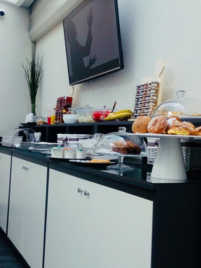 8 Room Hotel - Bar