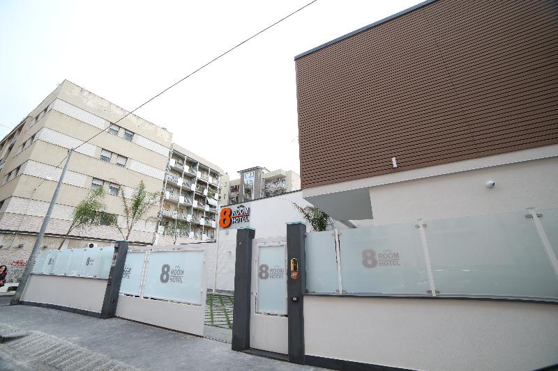 8 Room Hotel - Genel