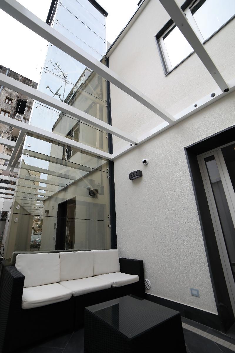 8 Room Hotel - Genel