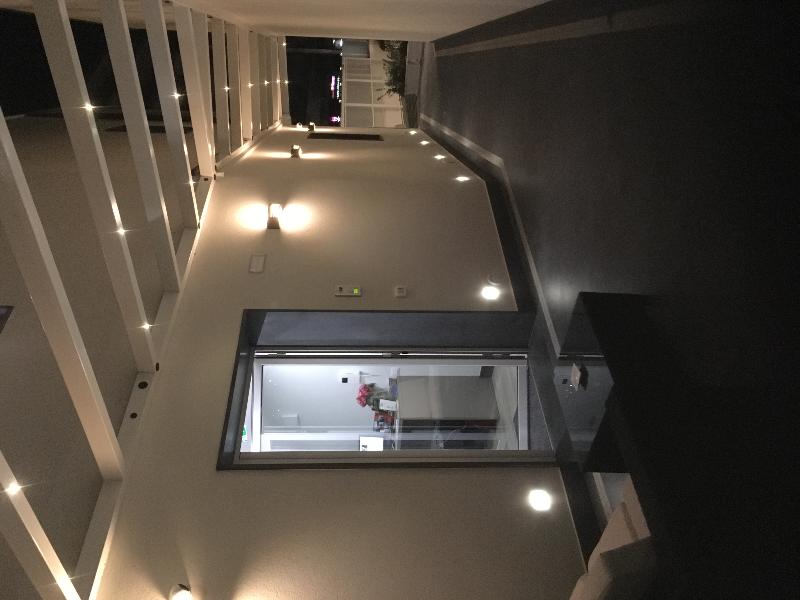 8 Room Hotel - Genel