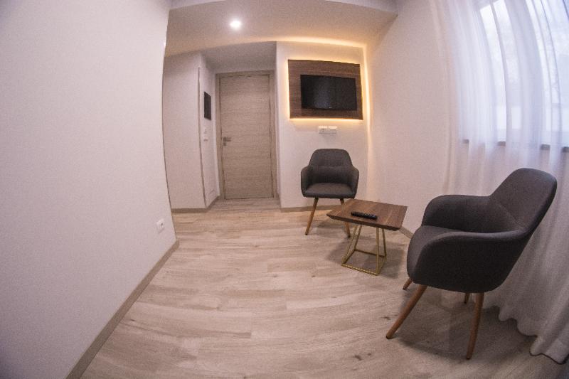 8 Room Hotel - Oda