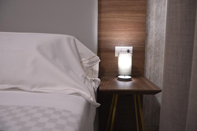 8 Room Hotel - Oda