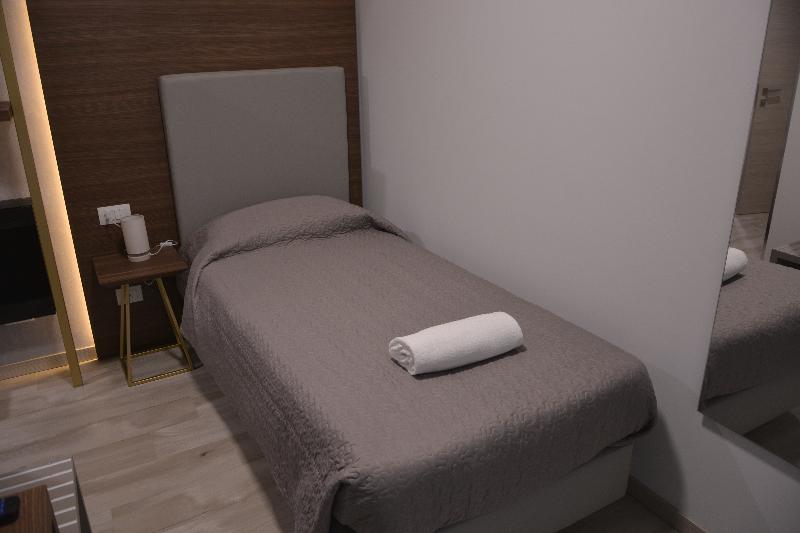 8 Room Hotel - Oda