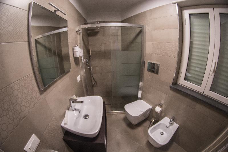 8 Room Hotel - Oda