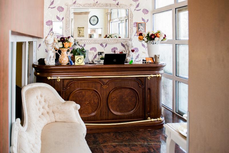 Hotel Flowers - Lobi
