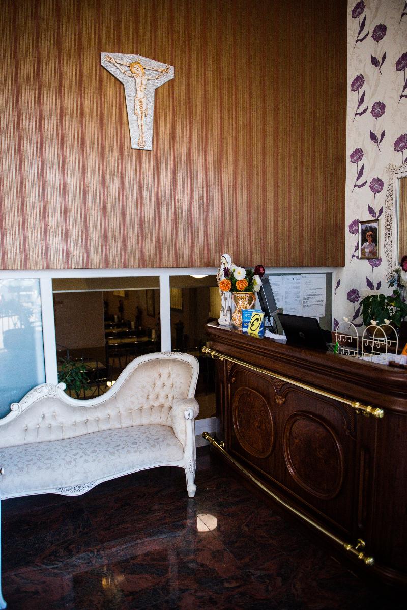 Hotel Flowers - Lobi