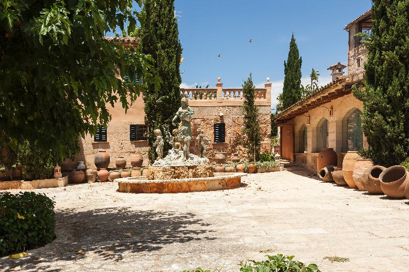 Es Revellar Art Resort - Genel