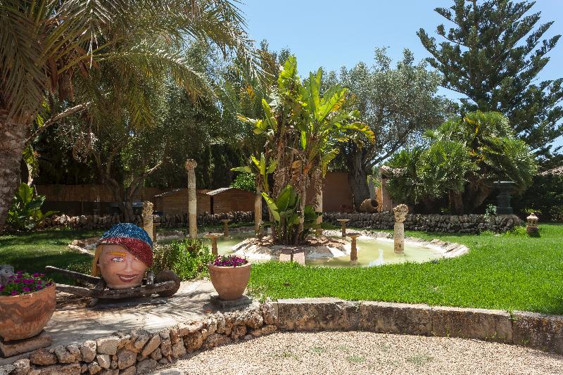 Es Revellar Art Resort - Genel