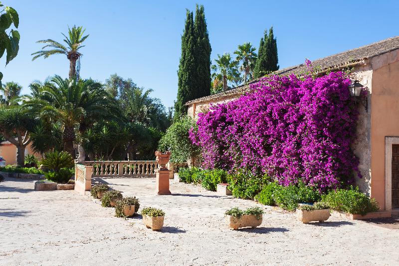 Es Revellar Art Resort - Genel
