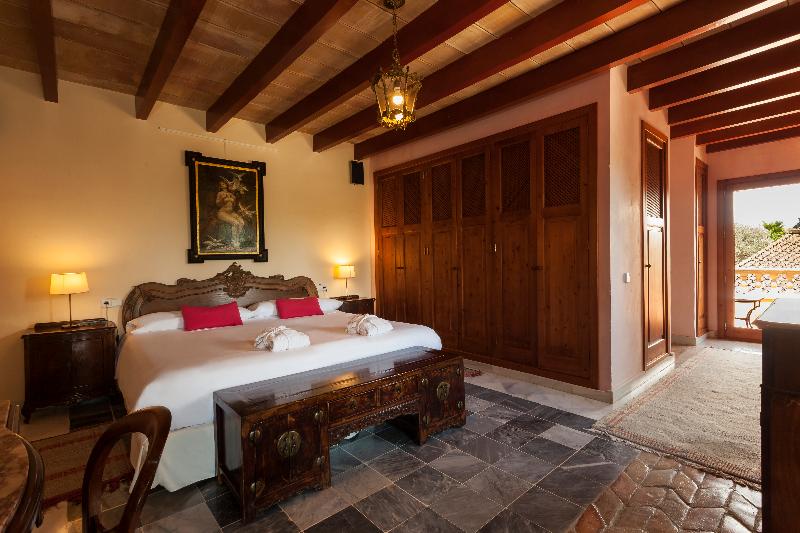 Es Revellar Art Resort - Oda