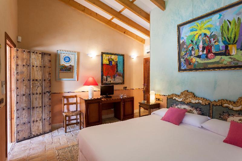 Es Revellar Art Resort - Oda