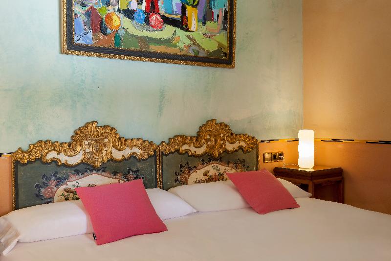 Es Revellar Art Resort - Oda