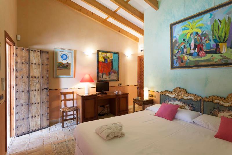 Es Revellar Art Resort - Oda