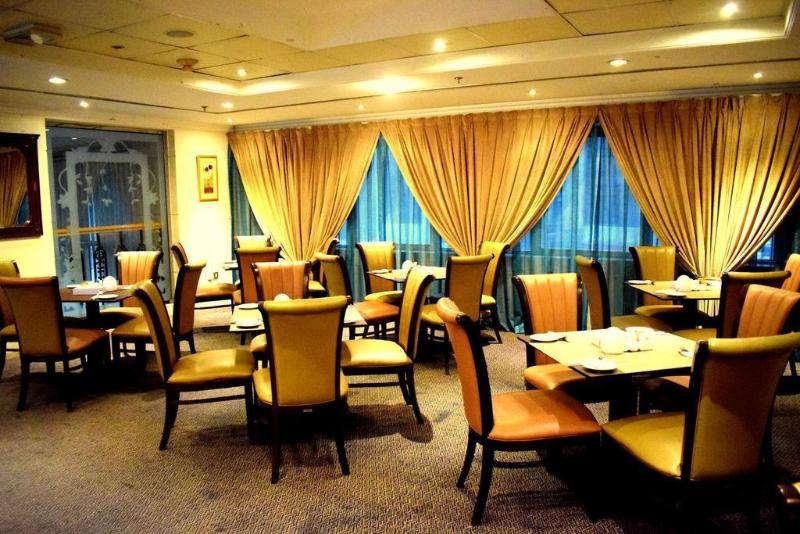 Nejoum Al Emarate Hotel Sharjah - Restoran