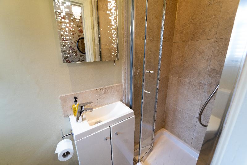 Brooks Guesthouse Bath - Genel