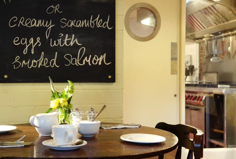 Brooks Guesthouse Bath - Restoran