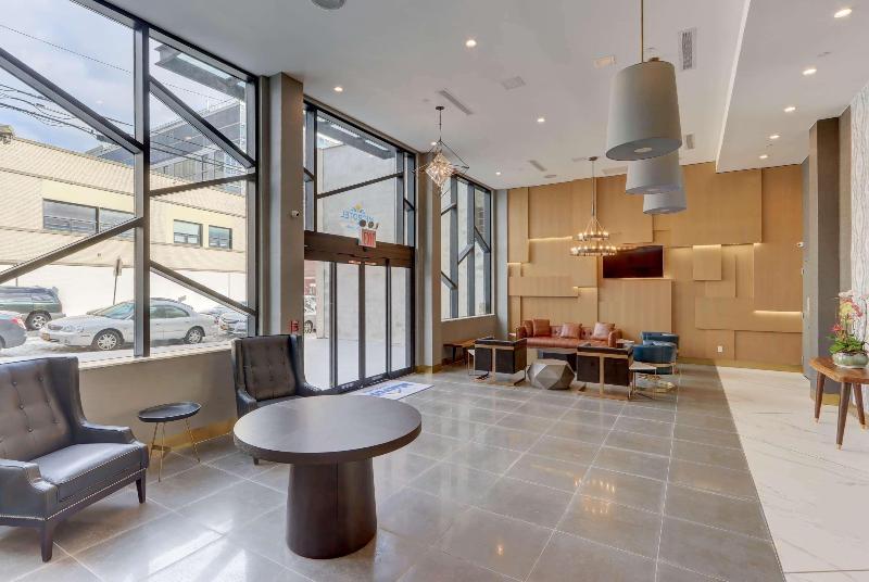 Microtel Inn by Wyndham Long Island City - Lobi
