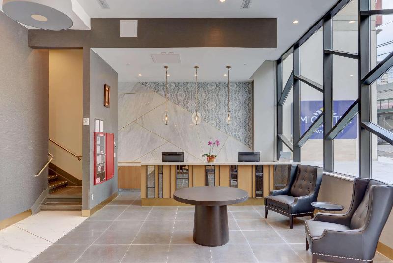 Microtel Inn by Wyndham Long Island City - Lobi