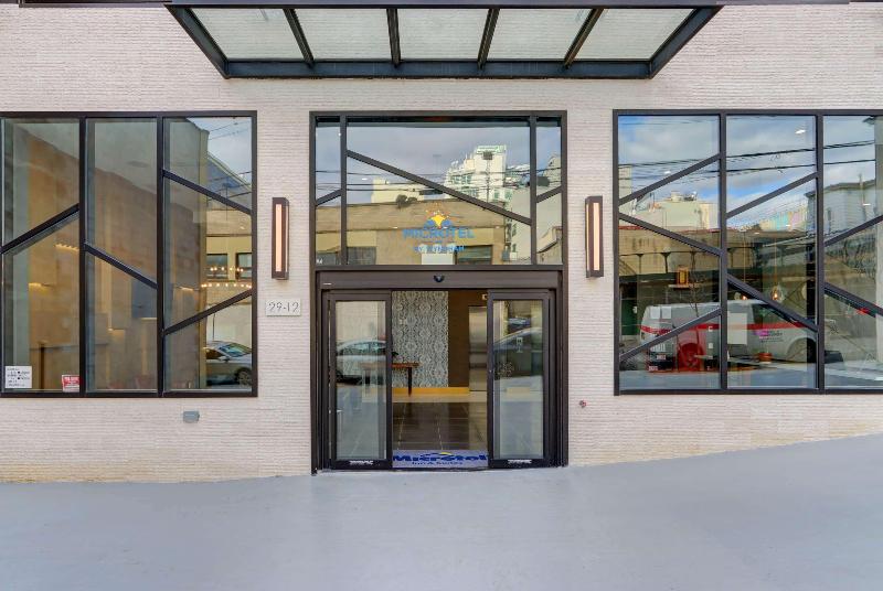 Microtel Inn by Wyndham Long Island City - Genel