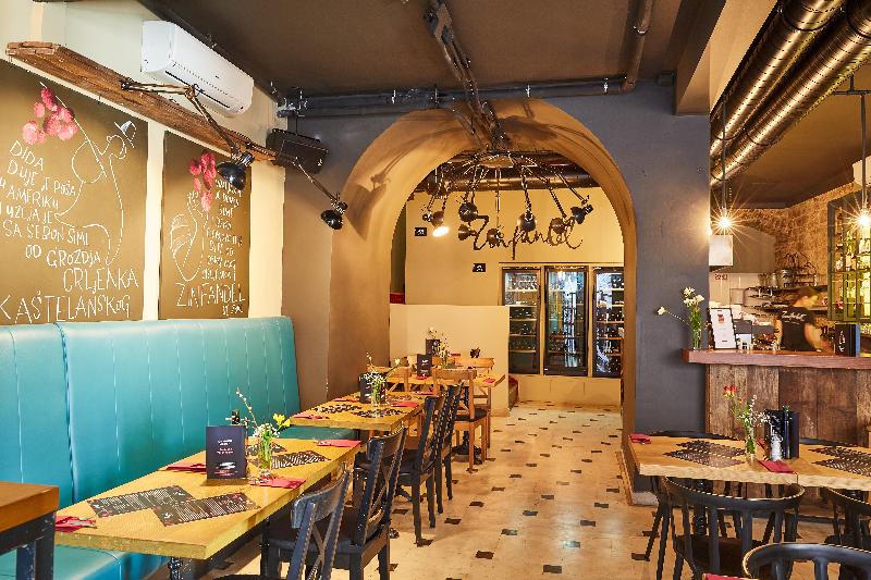 Plaza Marchi Old Town - Quaint & Elegant Hotels - Bar