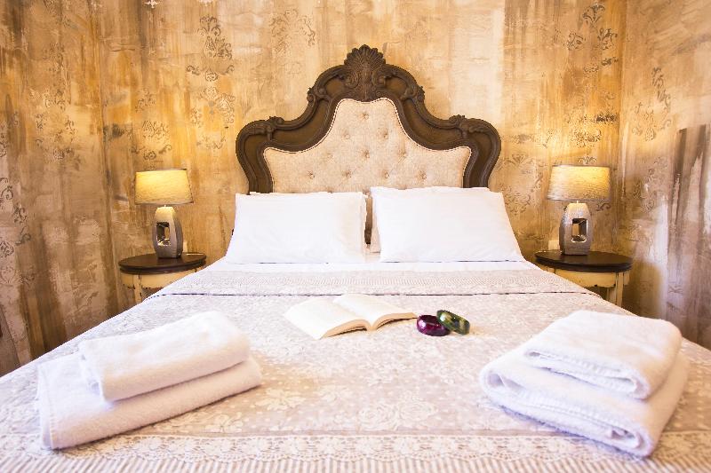 Plaza Marchi Old Town - Quaint & Elegant Hotels - Oda
