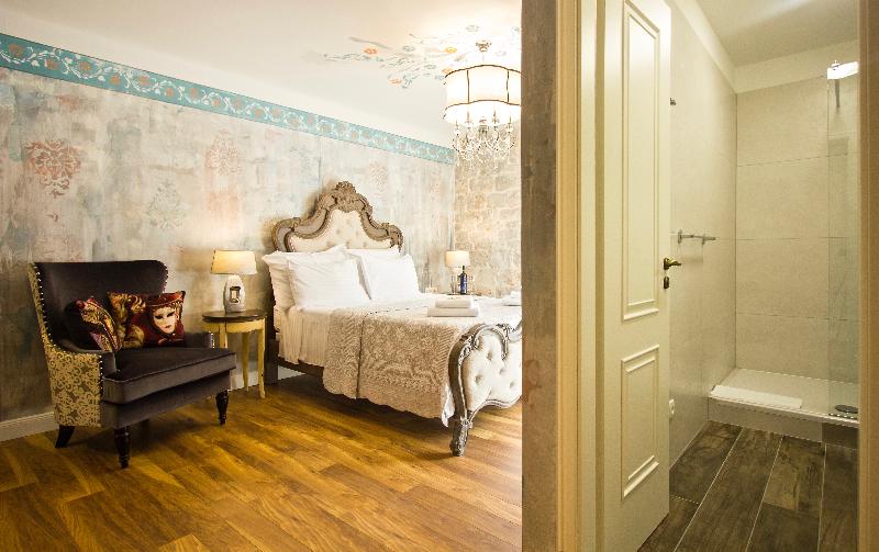 Plaza Marchi Old Town - Quaint & Elegant Hotels - Oda