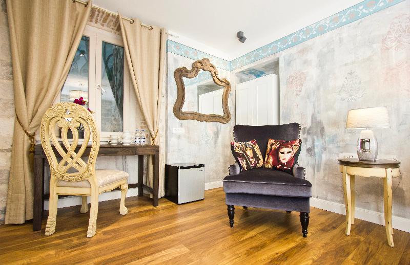 Plaza Marchi Old Town - Quaint & Elegant Hotels - Oda