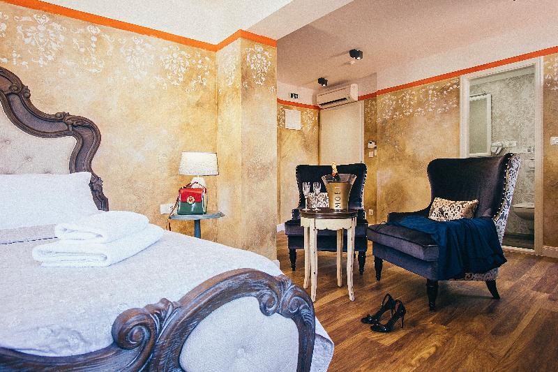 Plaza Marchi Old Town - Quaint & Elegant Hotels - Oda
