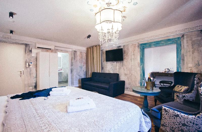 Plaza Marchi Old Town - Quaint & Elegant Hotels - Oda