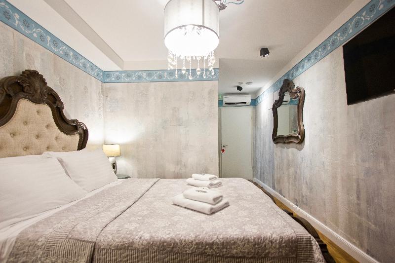 Plaza Marchi Old Town - Quaint & Elegant Hotels - Oda