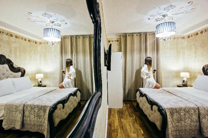 Plaza Marchi Old Town - Quaint & Elegant Hotels - Oda