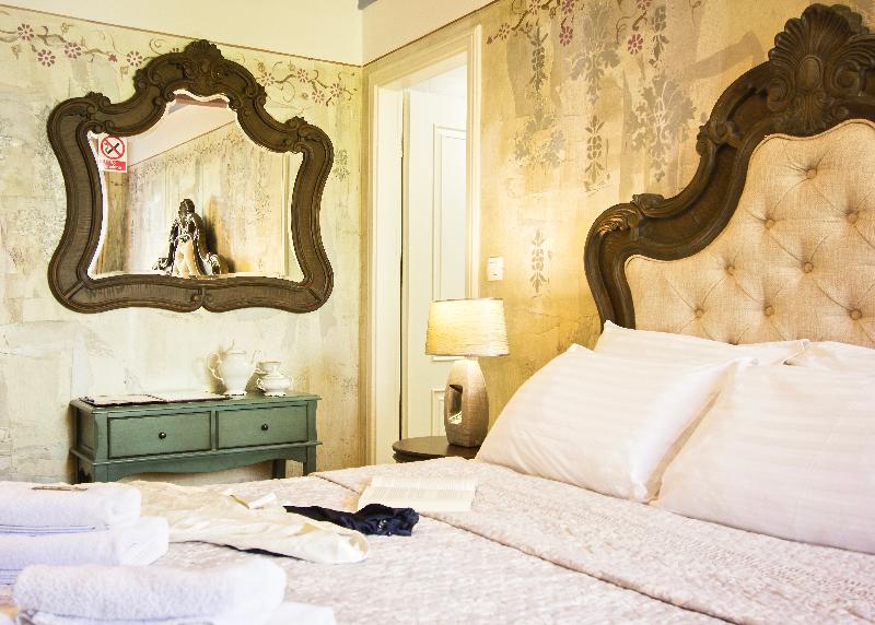 Plaza Marchi Old Town - Quaint & Elegant Hotels - Oda