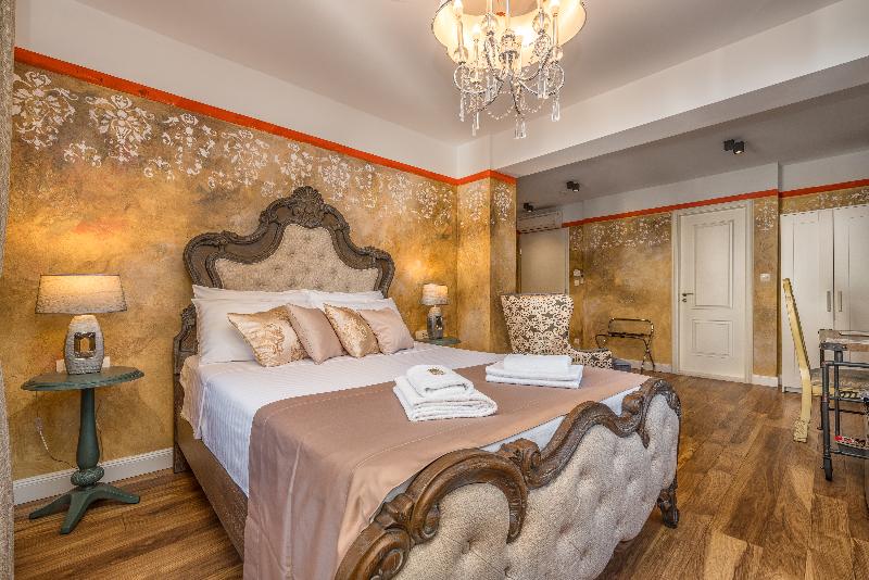Plaza Marchi Old Town - Quaint & Elegant Hotels - Oda