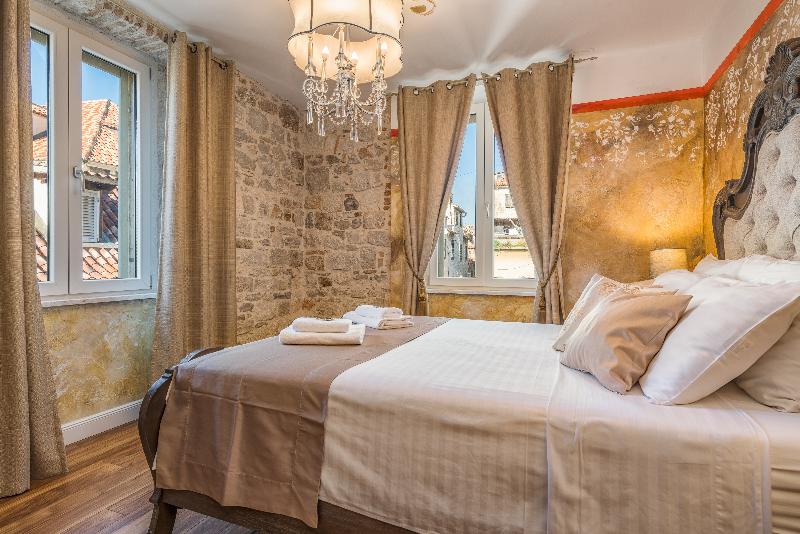 Plaza Marchi Old Town - Quaint & Elegant Hotels - Oda