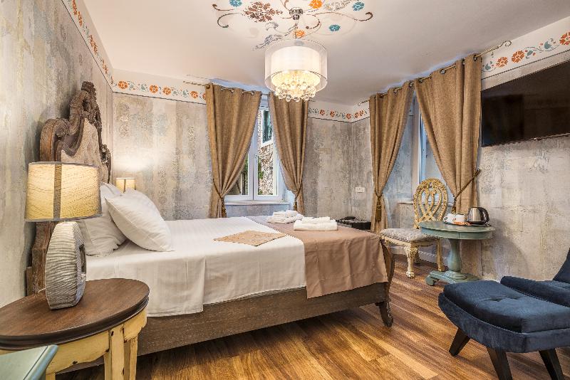 Plaza Marchi Old Town - Quaint & Elegant Hotels - Oda