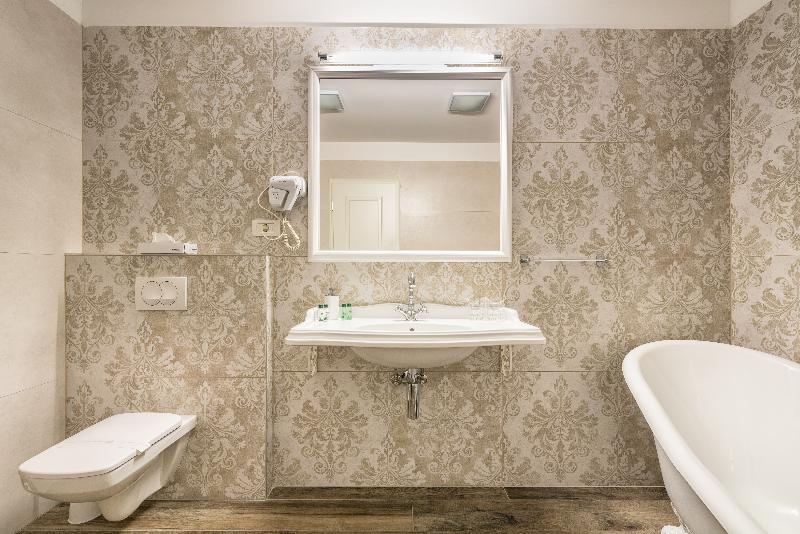 Plaza Marchi Old Town - Quaint & Elegant Hotels - Oda