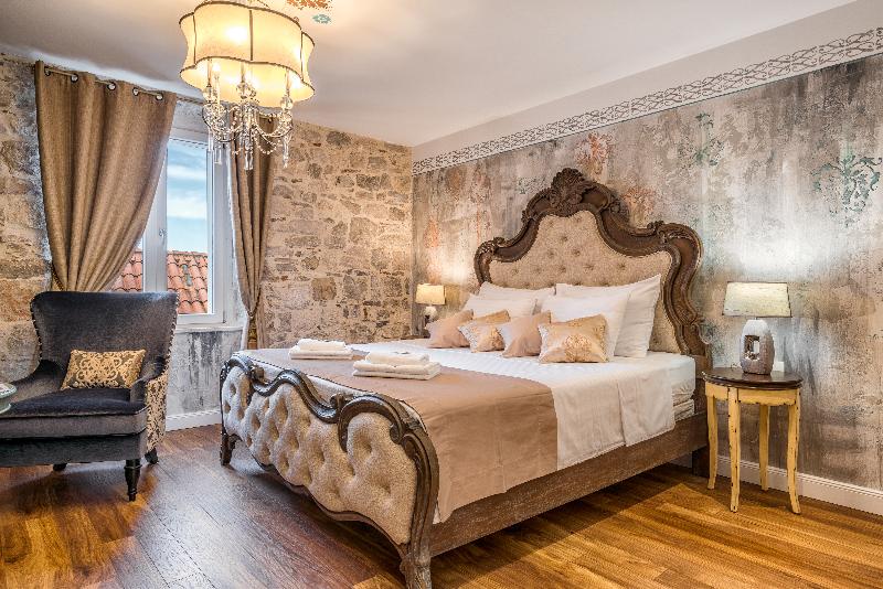 Plaza Marchi Old Town - Quaint & Elegant Hotels - Oda
