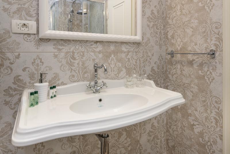 Plaza Marchi Old Town - Quaint & Elegant Hotels - Oda