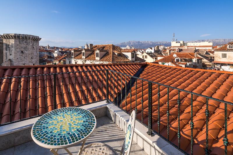 Plaza Marchi Old Town - Quaint & Elegant Hotels - Oda