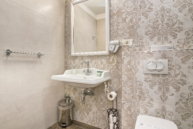 Plaza Marchi Old Town - Quaint & Elegant Hotels - Oda