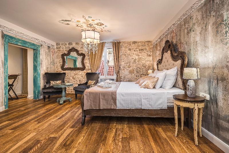 Plaza Marchi Old Town - Quaint & Elegant Hotels - Oda