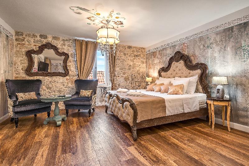 Plaza Marchi Old Town - Quaint & Elegant Hotels - Oda