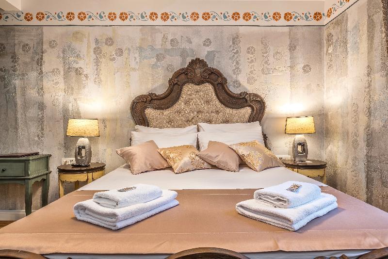 Plaza Marchi Old Town - Quaint & Elegant Hotels - Oda