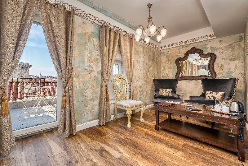 Plaza Marchi Old Town - Quaint & Elegant Hotels - Oda