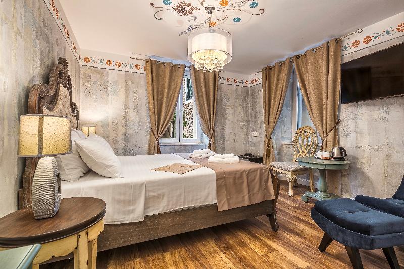 Plaza Marchi Old Town - Quaint & Elegant Hotels - Oda