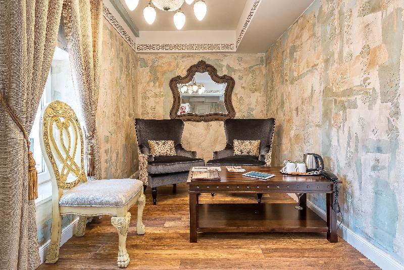 Plaza Marchi Old Town - Quaint & Elegant Hotels - Oda