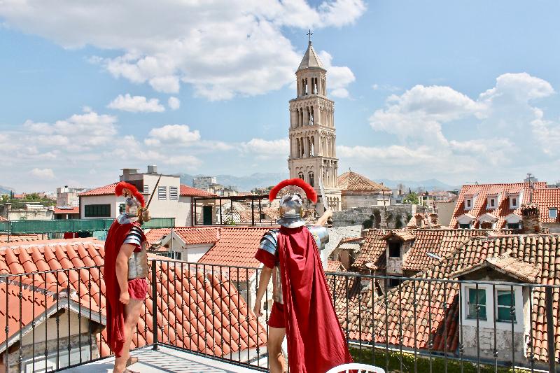 Plaza Marchi Old Town - Quaint & Elegant Hotels - Teras