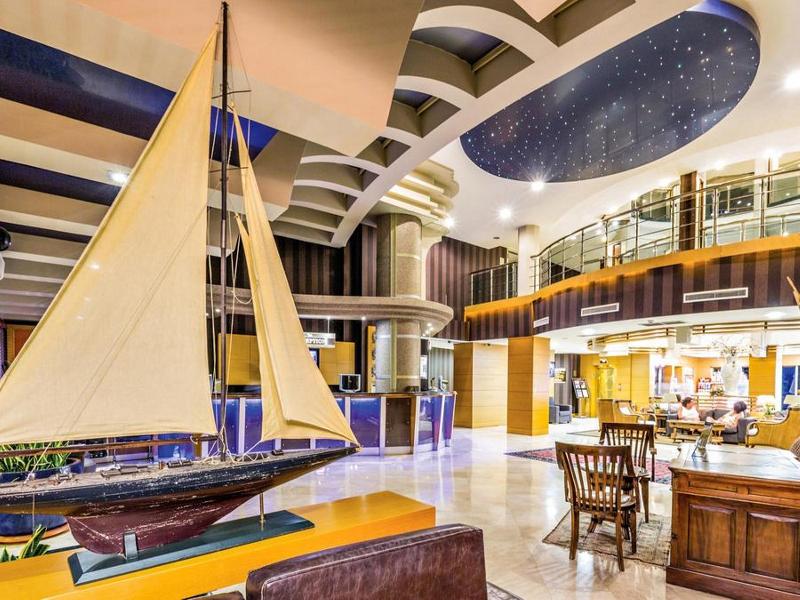 Grand Cettia Hotel - Lobi