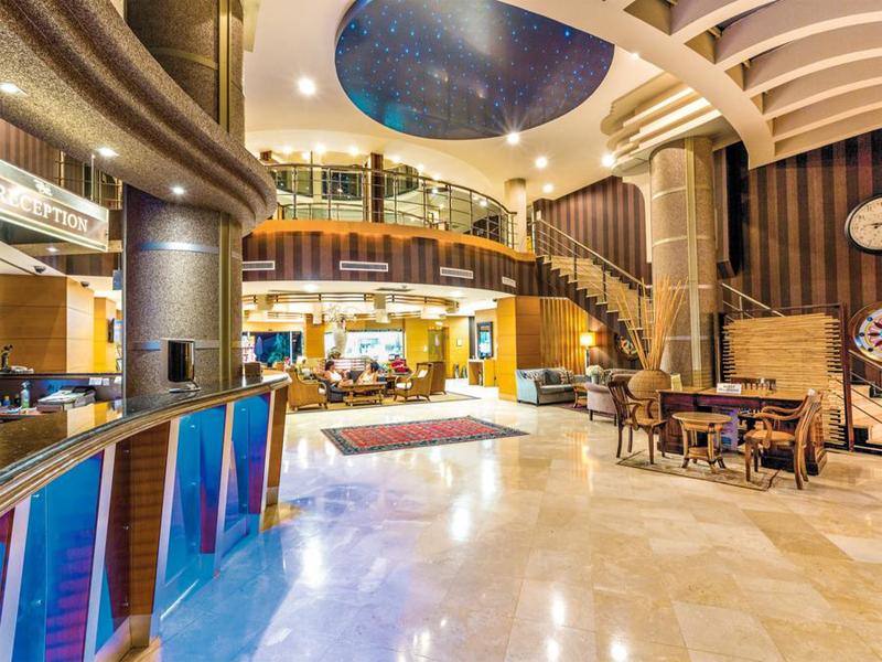 Grand Cettia Hotel - Lobi