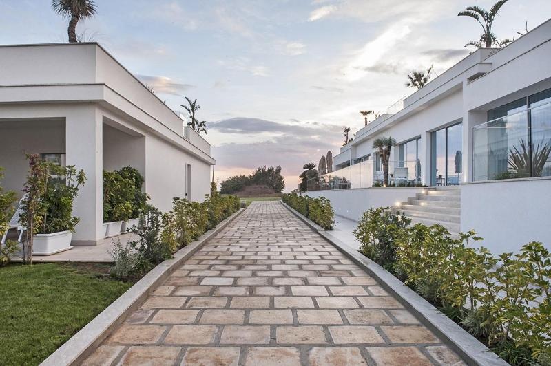 Modica Beach Resort - Genel